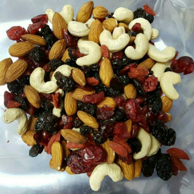 Nutty Fruity / Mix Nut and Dried Fruit / Cemilan Kacang dan Buah - 250 g thumbnail 3